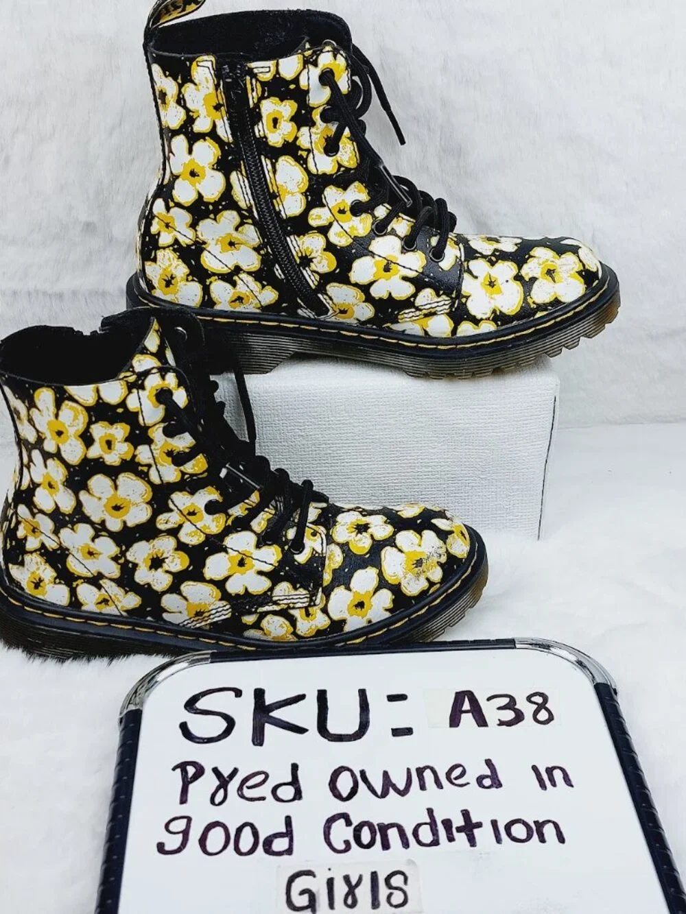Dr. Martens Girls Black Yellow 1460 Pansy Patent Leather Lace Up Boots Size US 3